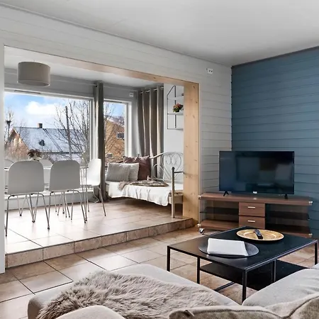 Large Bright Modern W/parking