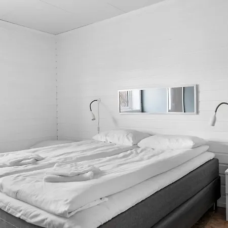 Large Bright Modern W/parking Apartment
