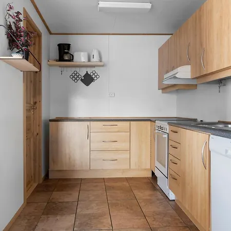 Large Bright Modern W/parking